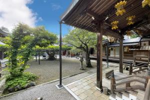 Garður fyrir utan 高野山 宿坊 総持院 -Koyasan Shukubo Sojiin-
