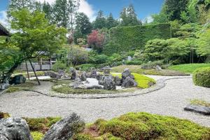 Garður fyrir utan 高野山 宿坊 総持院 -Koyasan Shukubo Sojiin-