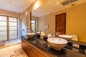 Vannituba majutusasutuses Exotic 3BR Villa Solandra with Tropical Pool and Private Rooftop Terrace in Bangtao