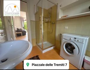 a bathroom with a sink and a washing machine at Conero Casa - Marcelli di Numana in Piazzale Tremiti 7 con Parcheggio Esclusivo in Marcelli