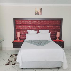 Postel nebo postele na pokoji v ubytování Effortless Gonubie River Escape - Rainbird BnB