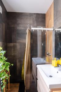 Ένα μπάνιο στο Soar Home l Graça l