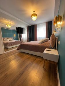 Postel nebo postele na pokoji v ubytování Marie Luxury Flat Coresi