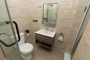 Bilik mandi di Skobs Apartment
