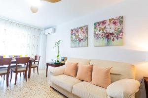 a living room with a couch and a dining room at Segunda Linea de Playa, céntrico y equipado - by Aloha Palma in Águilas