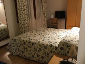 Albergo Belvedere房間的床
