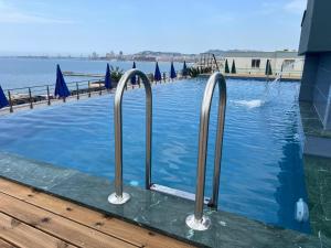 Bazén v ubytování Ajsel Hotel nebo v jeho okolí