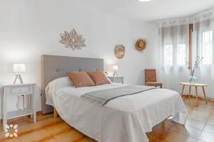 Łóżko lub łóżka w pokoju w obiekcie Villa Esmeralda by Abahana Villas
