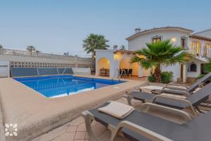 Basen w obiekcie Villa Esmeralda by Abahana Villas lub w pobliżu