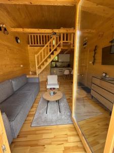 A seating area at Apartman Lenka