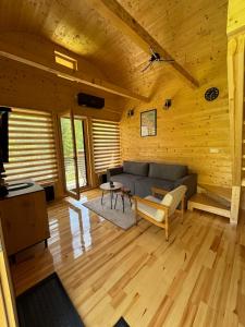 A seating area at Apartman Lenka