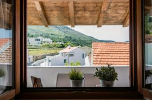 Nespecifikovaný výhled na hory nebo výhled na hory při pohledu z apartmánu