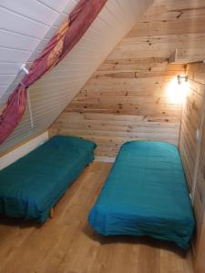 a room with a bed in the attic at Gîte Les Lutins in Biert