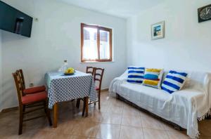 Postel nebo postele na pokoji v ubytování Apartments Bralić