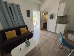 Η κουζίνα ή μικρή κουζίνα στο Blue central apt 10 min to the port/ wash machine