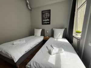 Postel nebo postele na pokoji v ubytování Hala Hostel - Pokoje na wyłączność tuż przy Dworcu Gdynia
