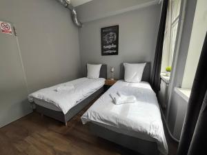 Postel nebo postele na pokoji v ubytování Hala Hostel - Pokoje na wyłączność tuż przy Dworcu Gdynia + 37 fotografií