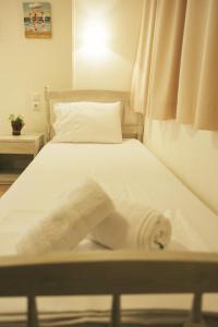 Postel nebo postele na pokoji v ubytování Faros Hotel
