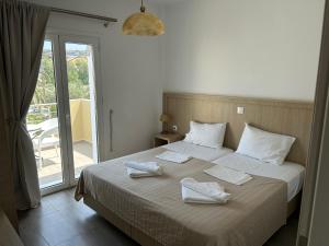 Gallery image of Zephyros Village Maisonettes in Karpathos Town +6 photos