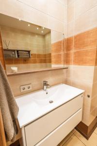 ห้องน้ำของ Cozy apartment in Riga in Torņkalns