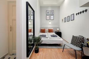 Posteľ alebo postele v izbe v ubytovaní Kazincy Suites -Szimpla Kert 1BR