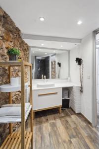 a bathroom with a sink and a mirror at La Suite Confidentielle - Balneo - Sauna - Hypercentre in Cannes +24 photos