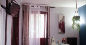 TV a/nebo společenská místnost v ubytování Al Bastione B&B