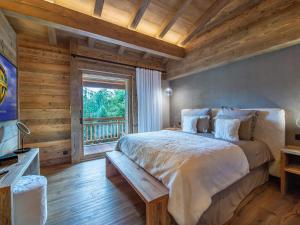 Posteľ alebo postele v izbe v ubytovaní Chalet moderne avec piscine intérieure et hammam - FR-1-569-76 + 9 fotografií
