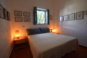 Giường trong phòng chung tại Dammuso Raggio di Luna +20 ảnh