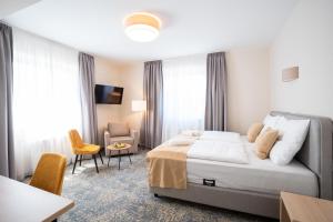 Postel nebo postele na pokoji v ubytování Kikelet Club Hotel