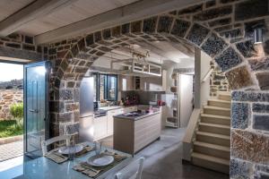 Kuchyň nebo kuchyňský kout v ubytování Anna Luxury Villa Cretevasion