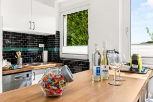 Η κουζίνα ή μικρή κουζίνα στο MOLA Apartments-Stylisches Apartment in Wetter-im Ruhrgebiet-für 3 Gäste-WLAN +14 φωτογραφίες