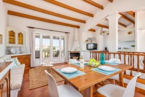 Imagen de la galería de Villa Miguels, en Arenal d'en Castell 17 fotos más