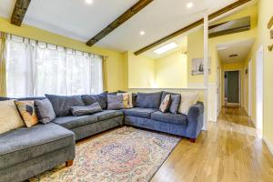 Posezení v ubytování Vibrant Westerly Home with Private Pool and Yard!