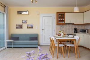 Kuchyňa alebo kuchynka v ubytovaní Nostos - Psili Ammos Apartments