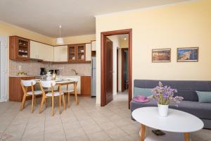 Kuchyňa alebo kuchynka v ubytovaní Nostos - Psili Ammos Apartments