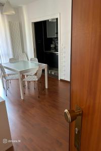 A television and/or entertainment centre at Dimora 14