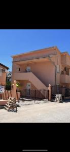 Το κτήριο όπου στεγάζεται  το διαμέρισμα