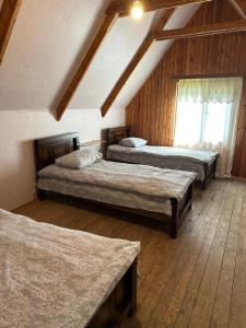 Un pat sau paturi într-o cameră la Cottage in Muashi, Svaneti