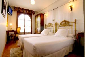Postel nebo postele na pokoji v ubytování Hotel Merindad de Olite