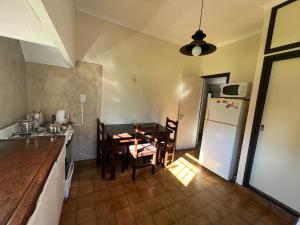 a small kitchen with a table and a refrigerator at Espectacular Chalet para 5 personas in Miramar
