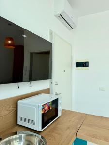 A cozinha ou kitchenette de Sunset & Sage studio Santorini Resort