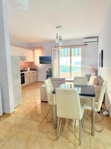 Кухня или мини-кухня в Apartments Il Fiore
 +14 фотографий