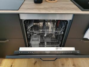 a dishwasher with its door open in a kitchen at Cuore Rosso in Chiavari