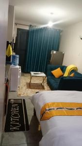 Postel nebo postele na pokoji v ubytování Saich Homely Near Jkia