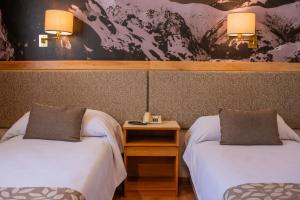 Postel nebo postele na pokoji v ubytování Hotel Tres Reyes