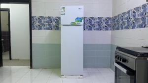 Dapur atau dapur kecil di شقة النخيل المخدومة - Palm Hotel Apartments