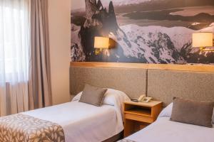 Postel nebo postele na pokoji v ubytování Hotel Tres Reyes