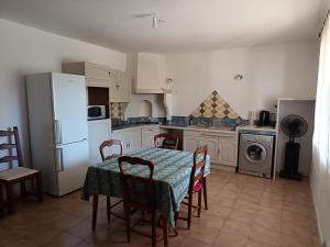 Η κουζίνα ή μικρή κουζίνα στο L'Escale Pernoise, 2-6 personnes