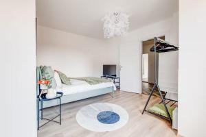 a white bedroom with a bed and a mirror at Suite Joka Part Dieu Wifi Check in H24 in Fourvière